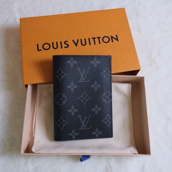 Louis Vitton Passport Cover Monogram Eclipse - Picture 2 of 7